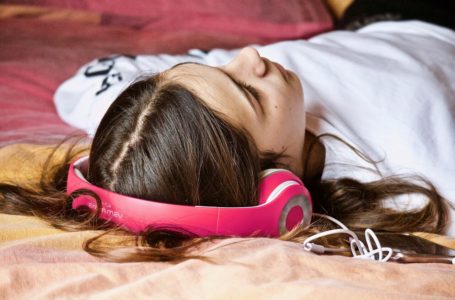 Fikiran Bercelaru? Korang Patut Dengar Muzik Untuk Tidur Yang Nyenyak
