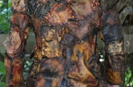 Giler! Jaket Daripada Kulit Manusia?